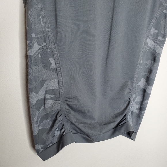 Athleta Fastest Track Gray Camo Print Seamless Short Sleeve Top - Picture 7 of 9